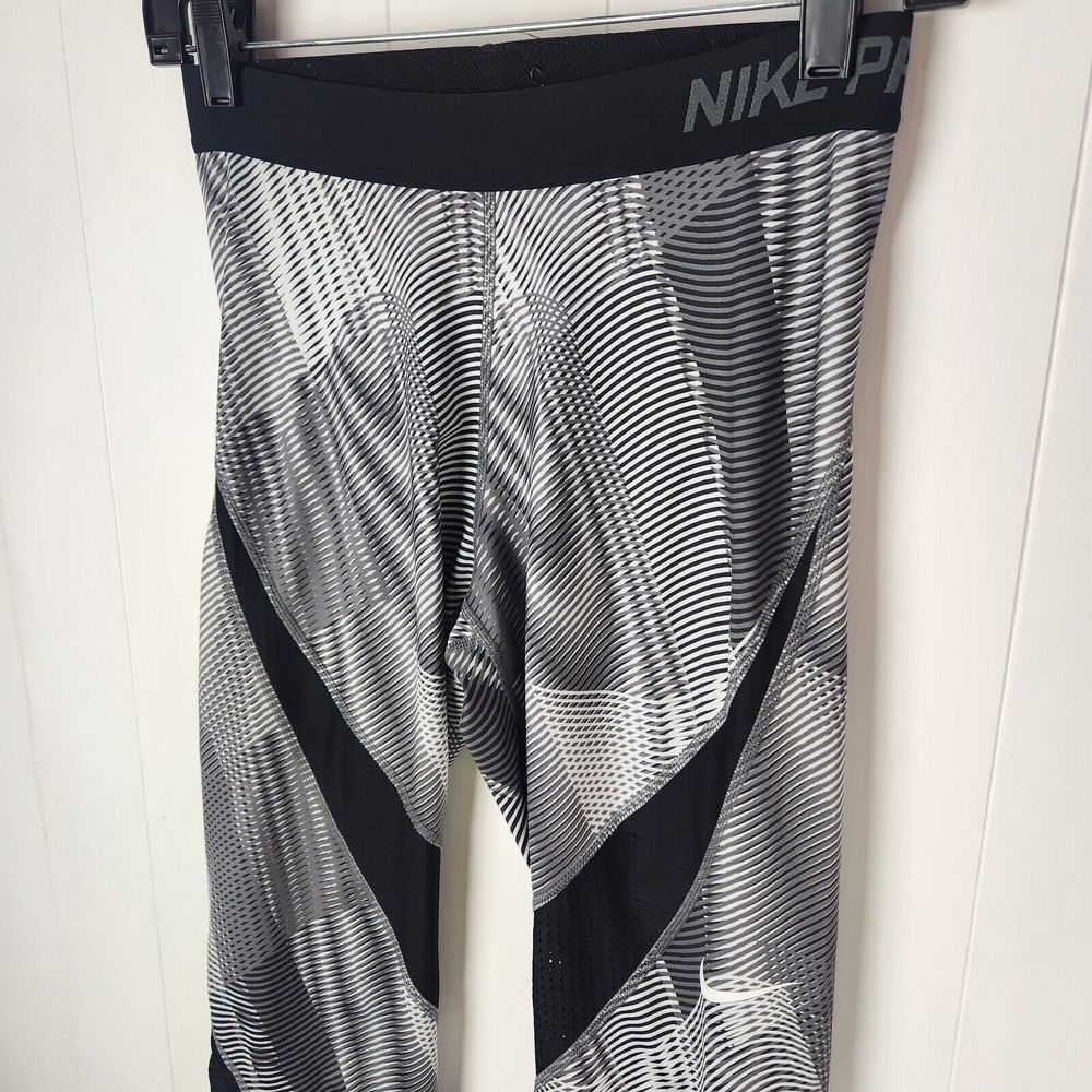 Nike Pro Capri Leggings Medium Training Yoga Workout‎ - Picture 2 of 5
